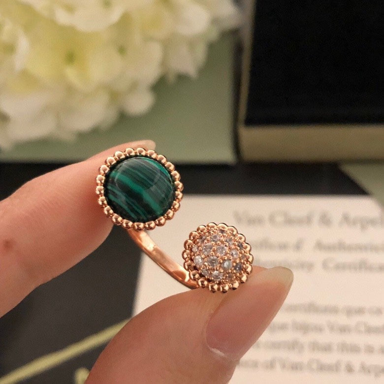 ¡®Veyra Jewelry¡¯PERLEE COULEURS DIAMOND ROSE GOLD BETWEEN THE FINGER RING