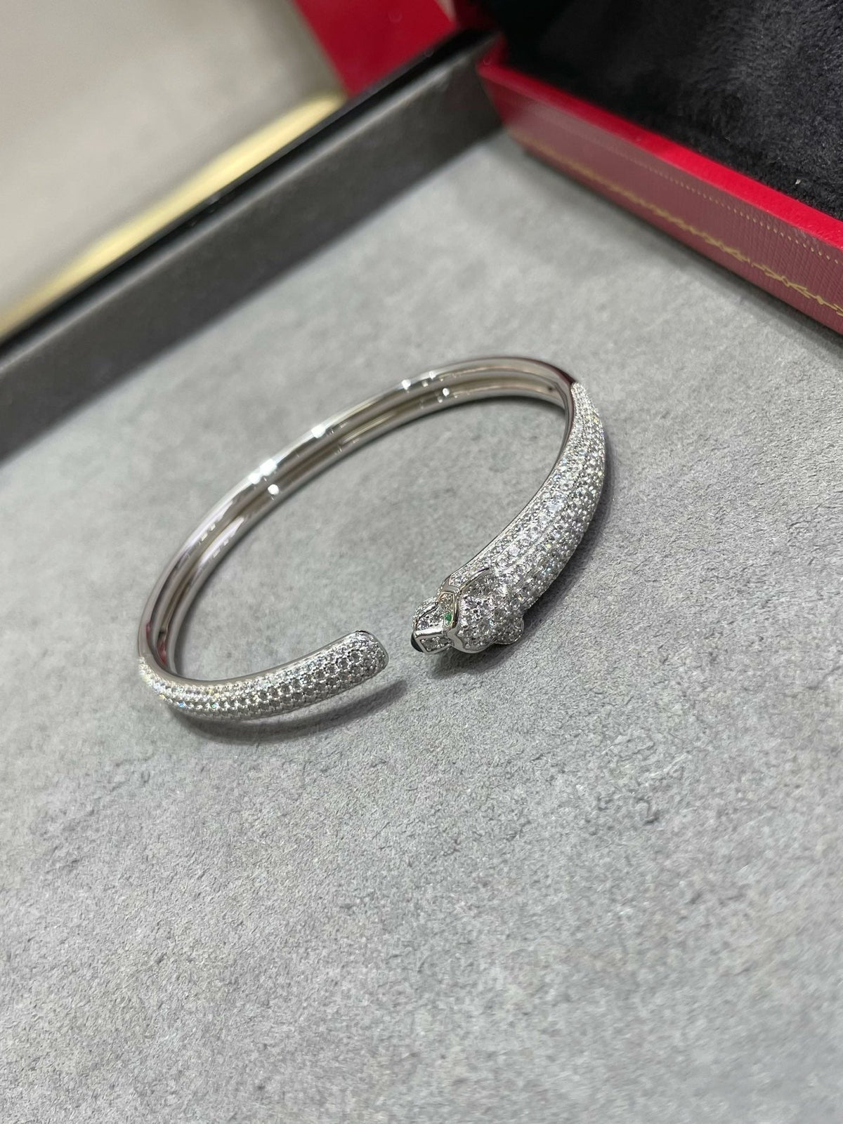 ¡®Veyra Jewelry¡¯PANTHERE FULL DIAMOND OPEN BRACELET