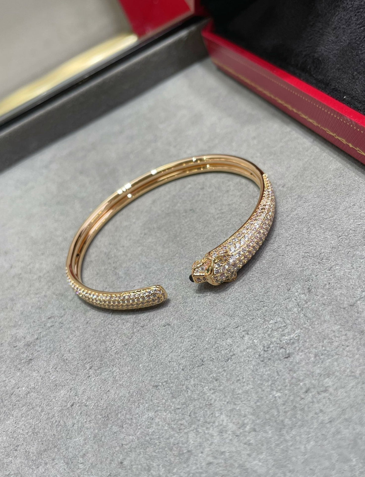 ¡®Veyra Jewelry¡¯PANTHERE FULL DIAMOND OPEN BRACELET