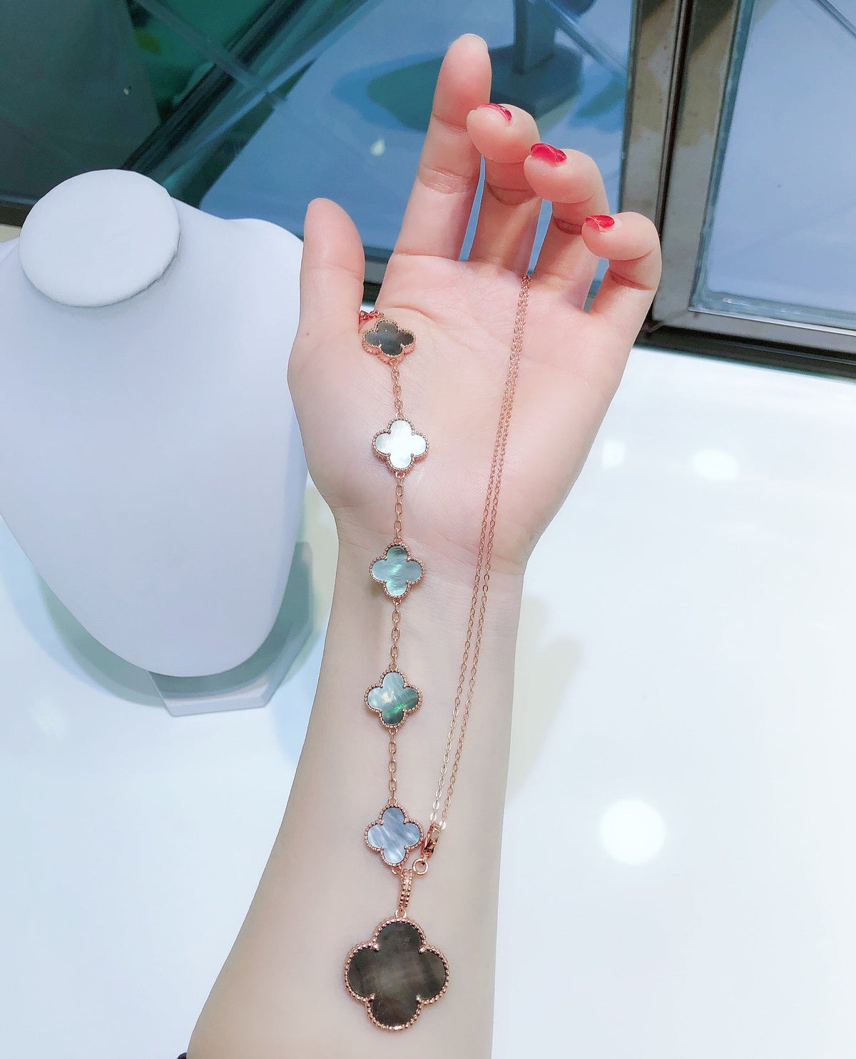 ¡®Veyra Jewelry¡¯COMBINED BRACELET 5 MOTIFS AND NECKLACE DARK MOP ROSE GOLD